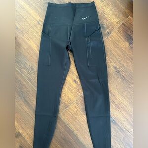 NWOT black Nike universal leggings women’s small